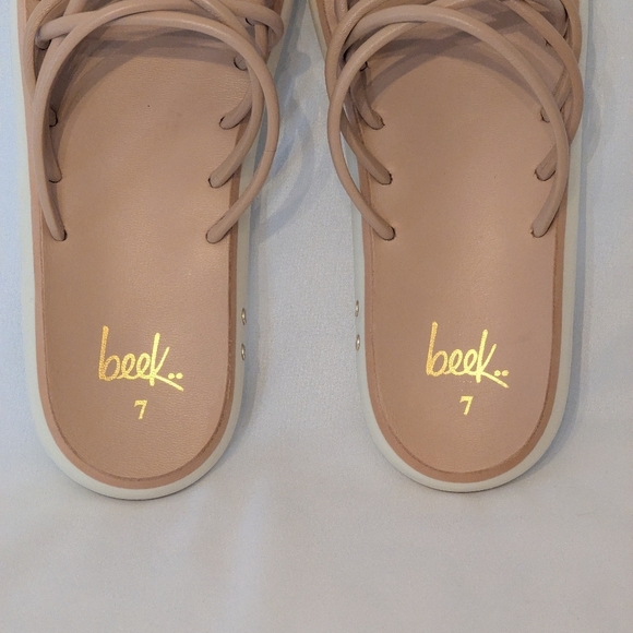 beek PEEP Leather Platform Sandal Flat Tube Straps Toe Ring Slip On Beach 7 NWOB - Picture 2 of 16